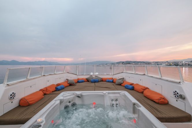 Superyacht ALTER EGO - Jacuzzi and sunpads