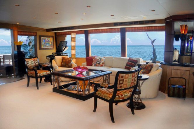 Superyacht LEGENDARY - Main salon