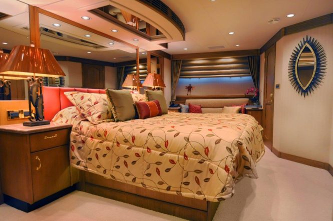 Superyacht LEGENDARY - Master suite