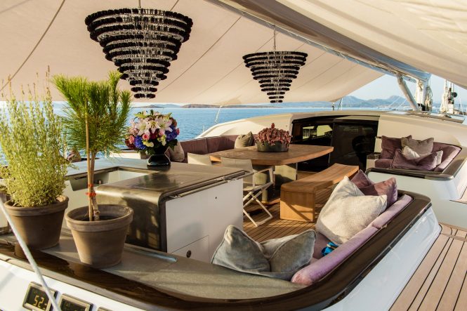 Superyacht PINK GIN VI - Cockpit dining