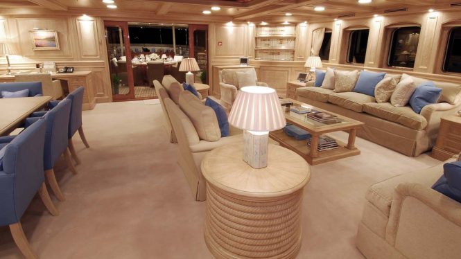 Elegant saloon and dining areav