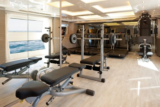 Luxury yacht CHEERS 46 - Main deck forward gym