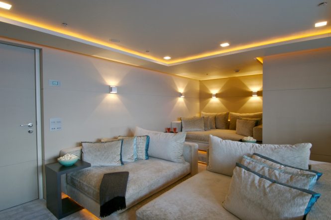 Luxury yacht SIREN - Cinema