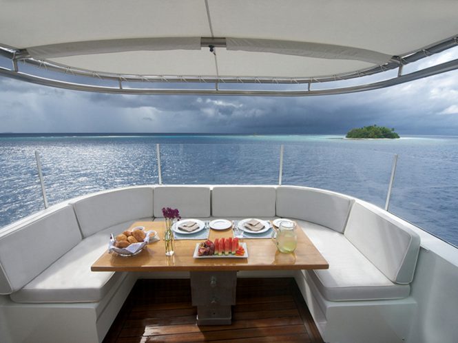 M/Y SENSES - Sundeck alfresco dining