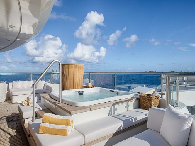 M/Y SENSES - Upper deck aft Jacuzzi and seating