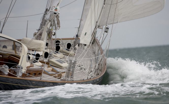 S/Y COPIHUE - Above deck