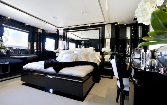 Superyacht SEALYON - Master suite