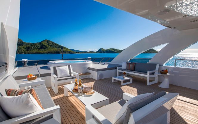 Jacuzzi on sundeck aboard G3 by Heesen