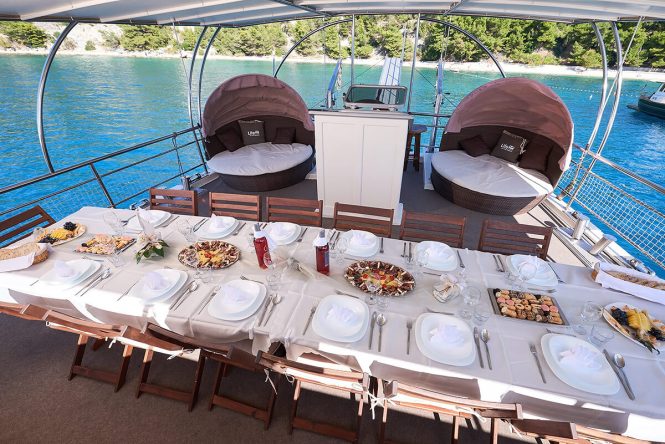 NAUTILUS - Alfresco dining on aft deck