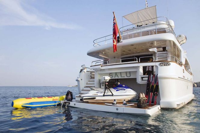 SALU with water toys