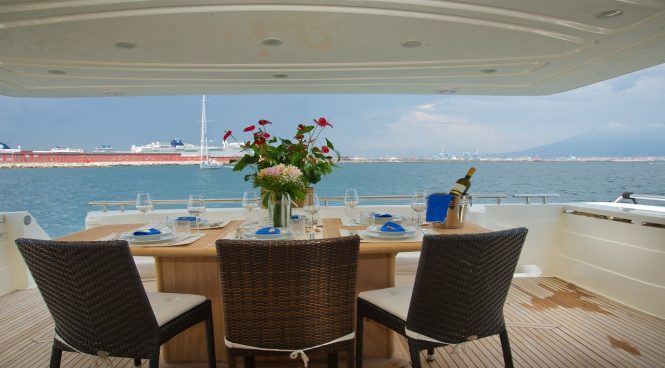 alfresco dining aboard PAMPERO
