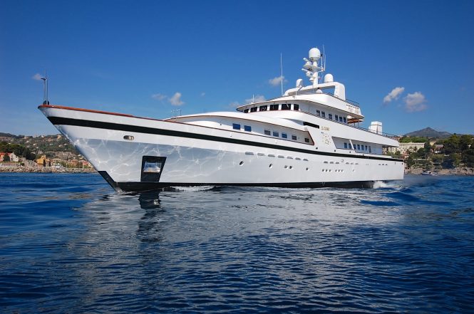 Classic motor yacht IL CIGNO