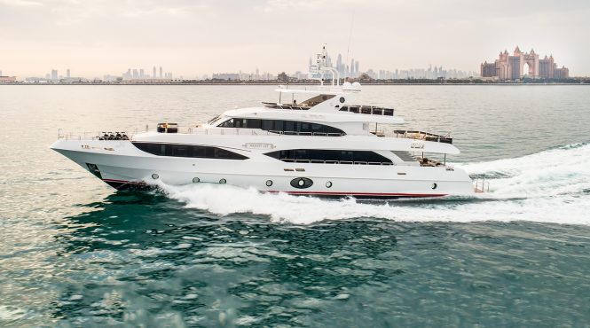 MAJESTY 125 Yacht - Sistership to ALTAVITA