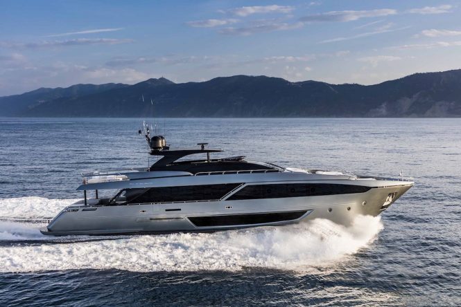 Riva 110' Dolcevita running profile