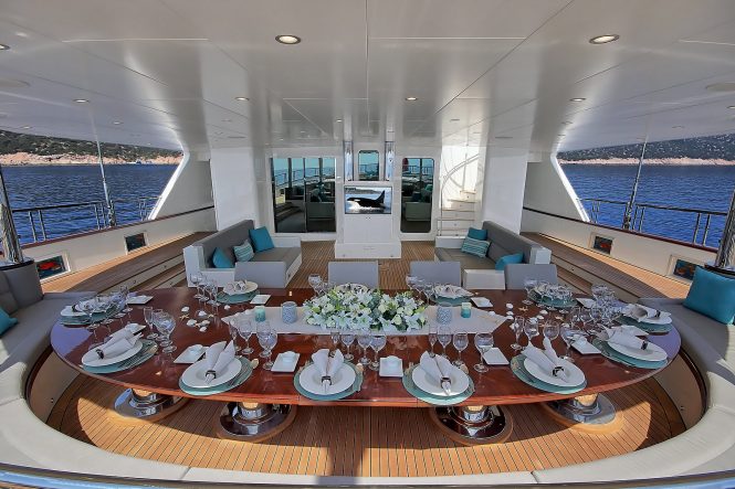 Aft alfresco dining option for charter guests