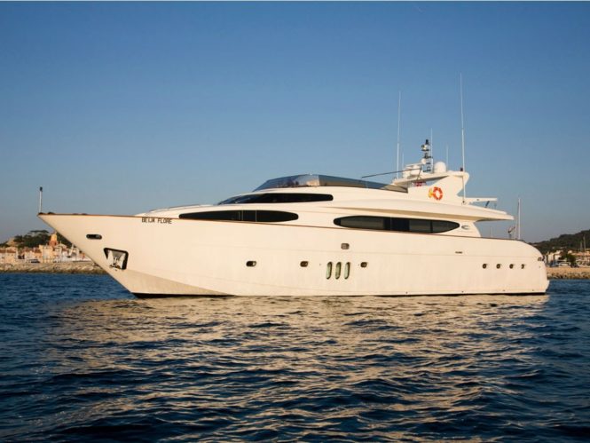 BEIJA FLORE at sunset