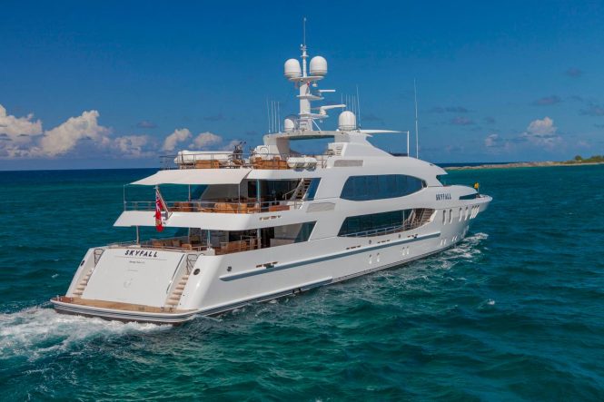 Cruising profile aft view