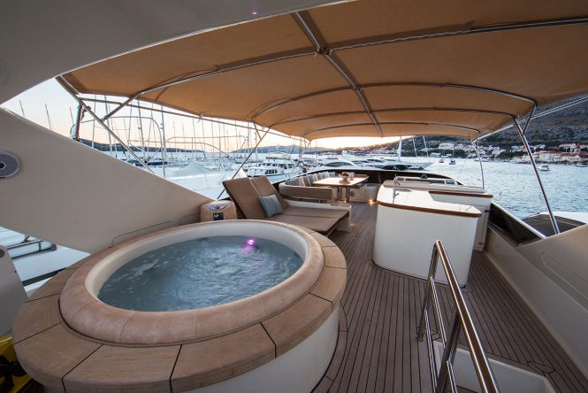 Fabulous Jacuzzi tub on board for the ultimate relaxation