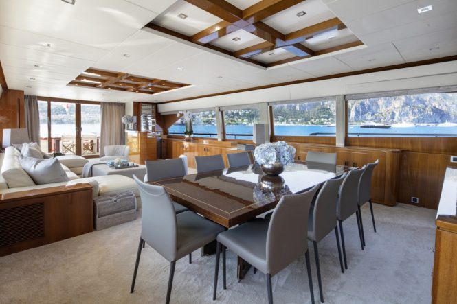 Formal dining area in the saloon