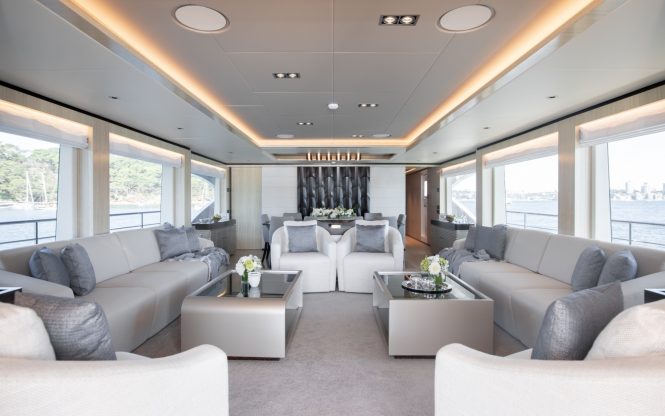 Spacious saloon with fabulous view and plenty of natural light