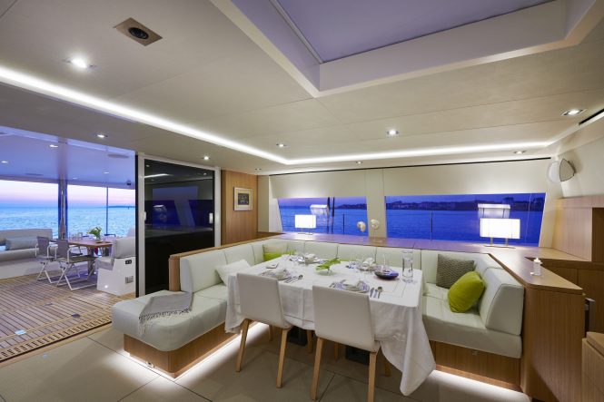 dining in the evening - Photo Bernard Galeron / JFA Yachts