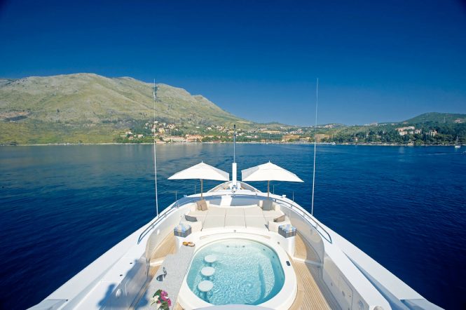 Jacuzzi and fabulous views of the Mediterranean