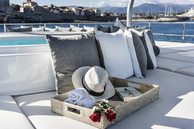 Jacuzzi with sunpads for complete relaxation onboard