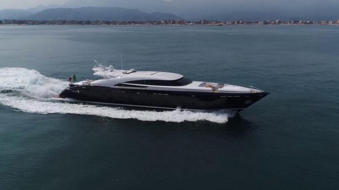 TUASEMPRE motor yacht