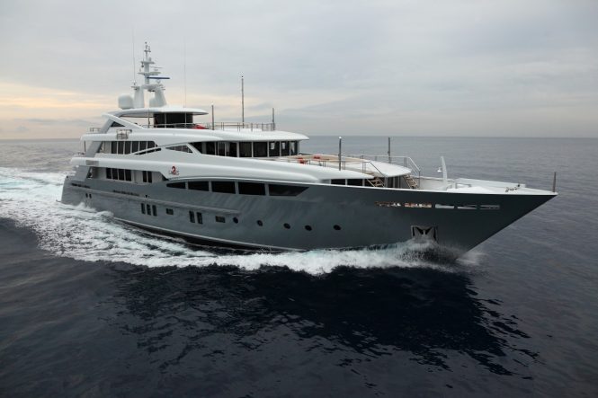 2 LADIES superyacht