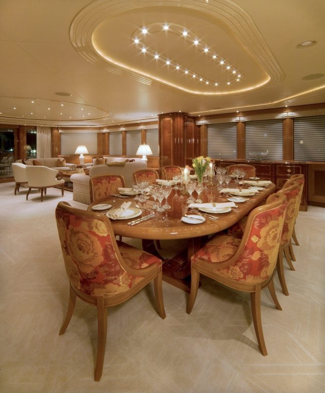 Saloon with a formal dining area