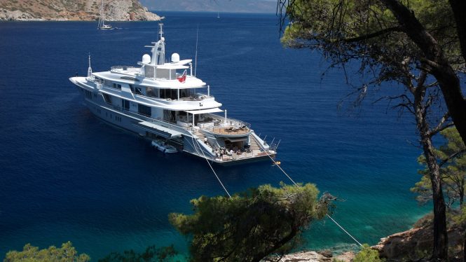 Anchored with the beach club at use