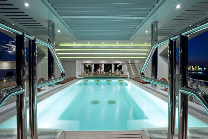 Fabulous pool with a bar