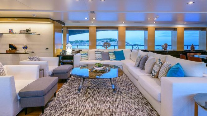 Spacious and modern saloon