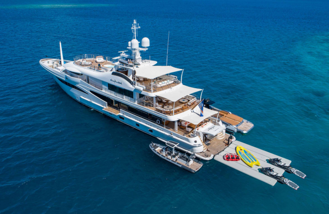 Driftwood transom with beach club and toys