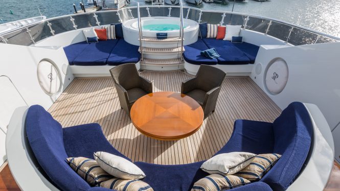 Jacuzzi and relaxation area