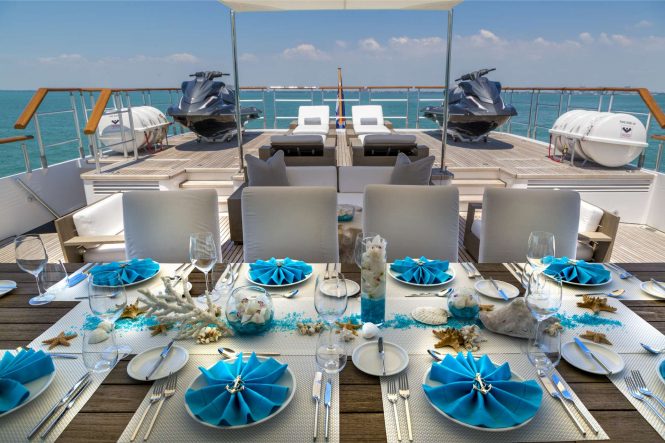Sun deck alfresco dining