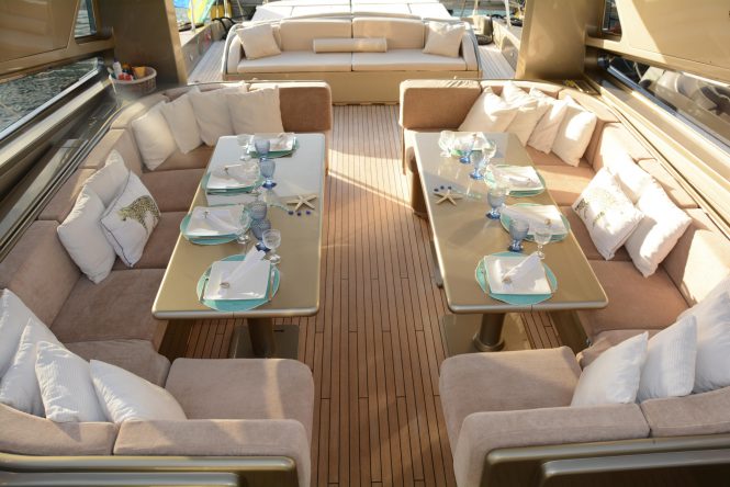 Upper salon lunch dining