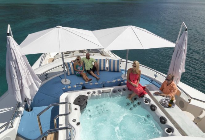 Jacuzzi with sun pads