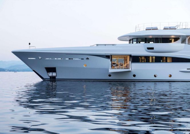 KAMALAYA photo by David Churchill - detail bow