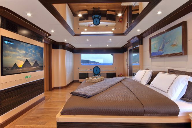 Master stateroom with ensuite bathroom facilities