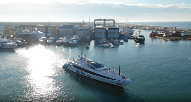 Motor Yacht EL LEON Leaving Viareggio