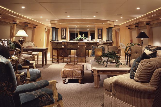 Yacht saloon and bar area - © Marc-Michaels Interior Design