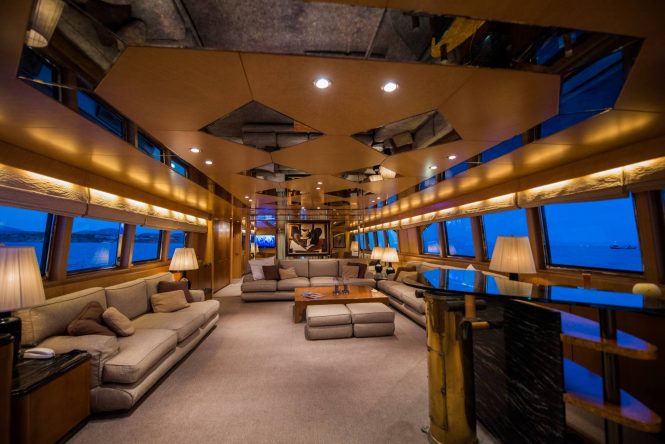 Spacious saloon with plenty of windows to offer great views