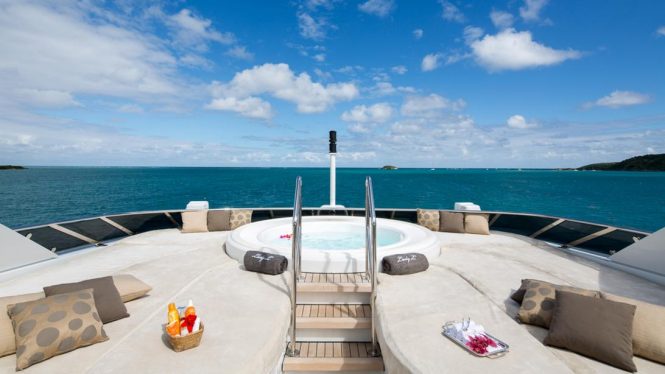 Jacuzzi with large sun pads