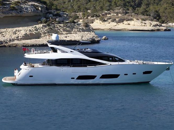 Motor yacht RAY III by Sunseeker
