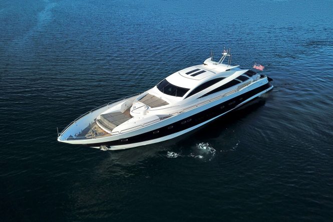 At anchor - QUANTUM motor yacht