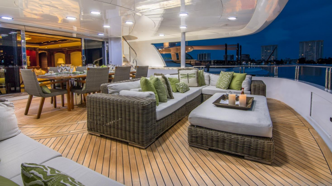 aft deck alfresco dining