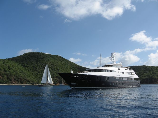 Motor yacht ARIENCE