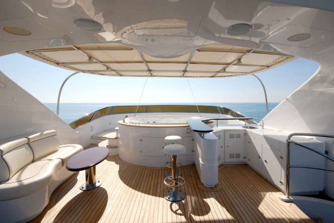 Sun deck Jacuzzi