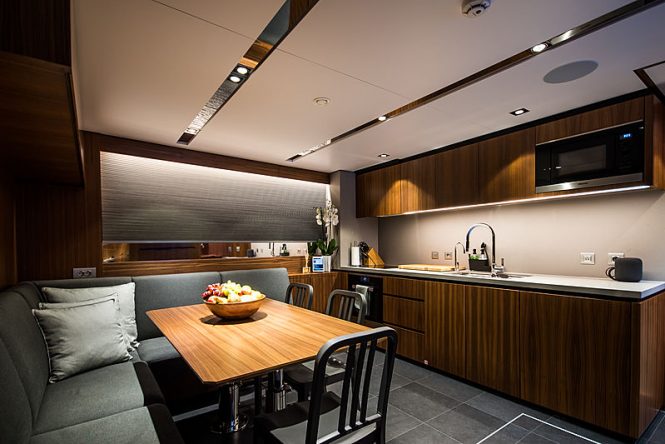 galley - Photo Lynx Yachts